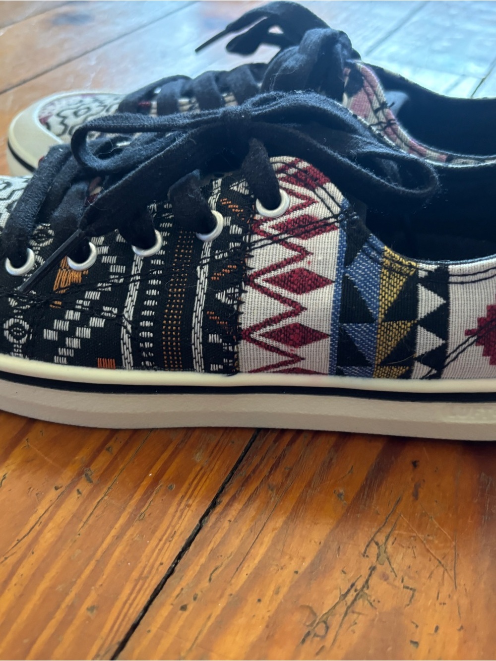 Keen-Elsa-Aztec size 7 sneaker - Picture 4 of 6